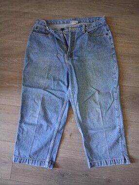 Newport News Jeanology Light Wash Straight Leg Capri Jeans